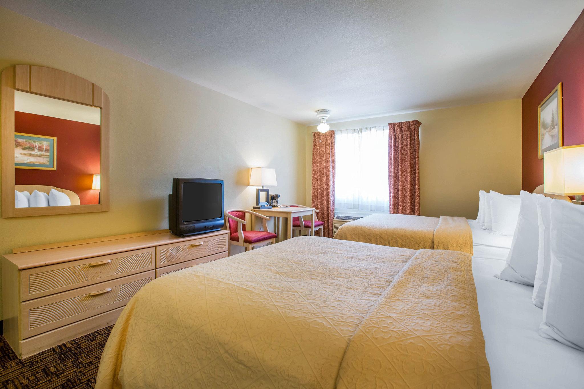 Quality Inn & Suites Weed Exteriör bild