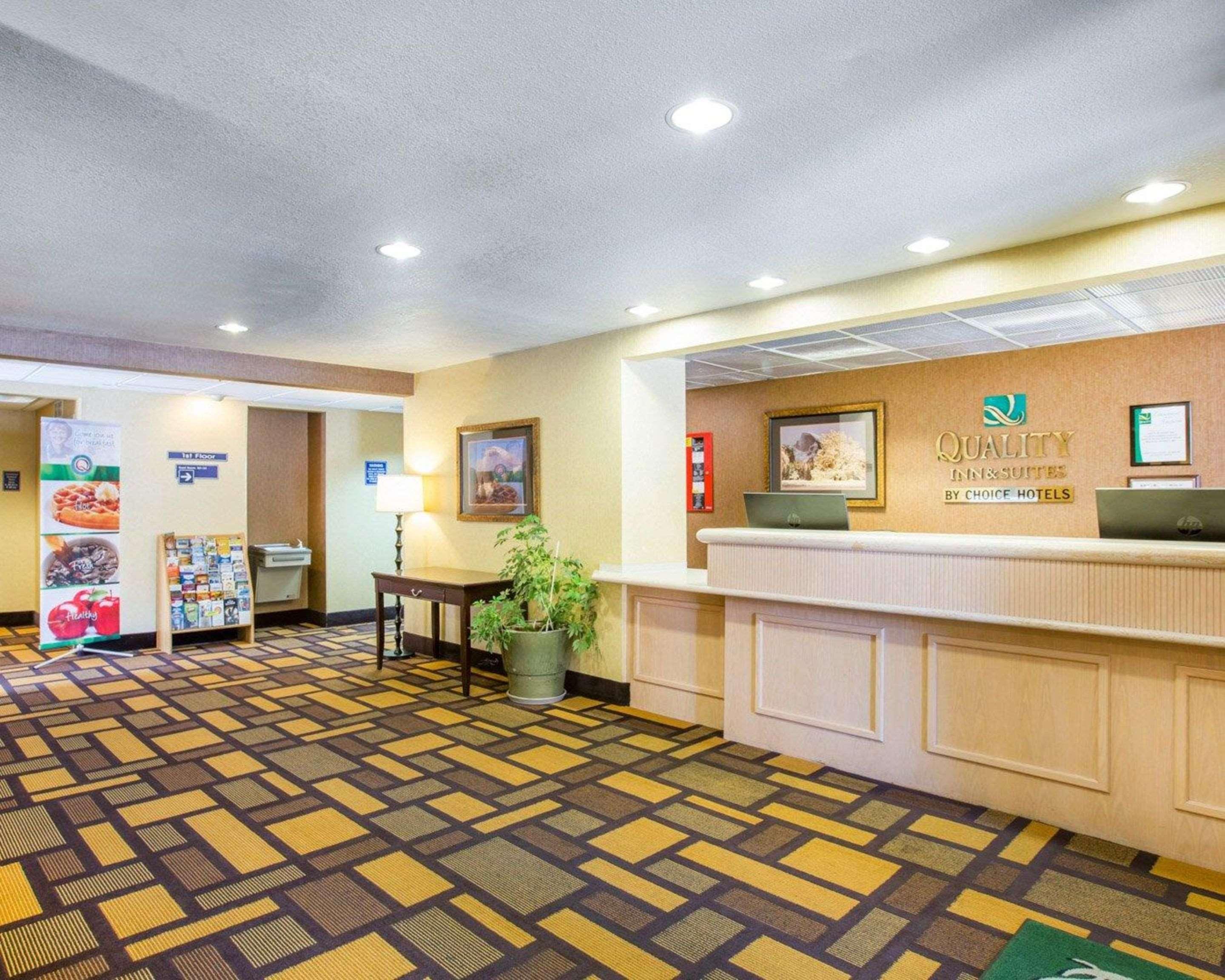 Quality Inn & Suites Weed Exteriör bild
